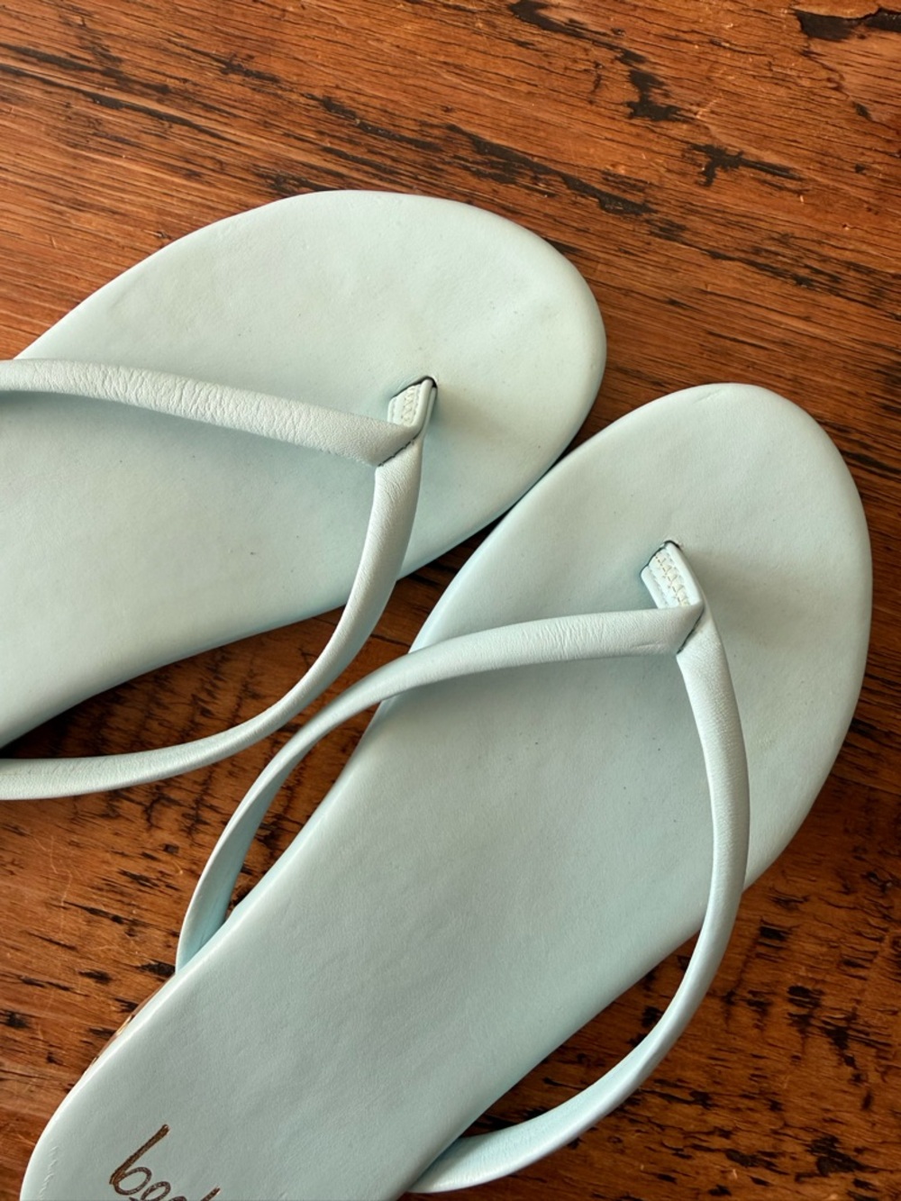 NWT beek Sunbeam leather flip flop sandals- sky blue size 8, hard to find color - Picture 5 of 7